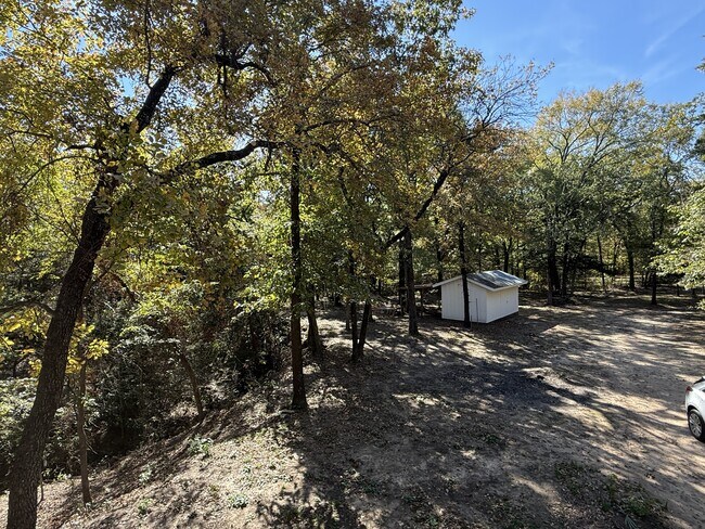 Building Photo - 535 Woodlawn Dr