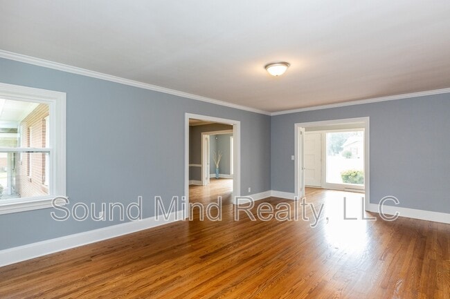 Building Photo - 3504 Hawthorne Rd