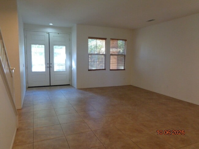 Building Photo - Large 2 Story Offering 3419 sq. ft. and 5 ...