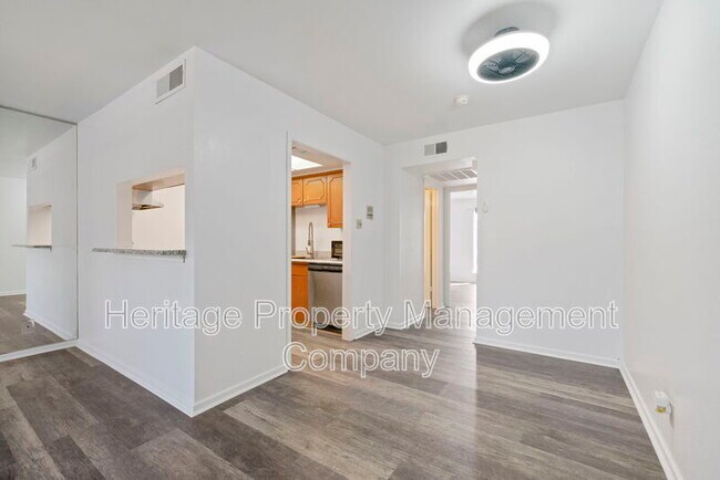 Building Photo - 8401 N New Braunfels Ave