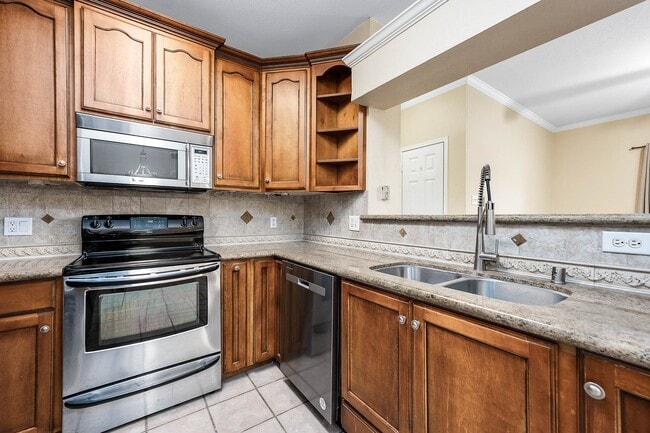 Building Photo - 1330 Old Spanish Trl