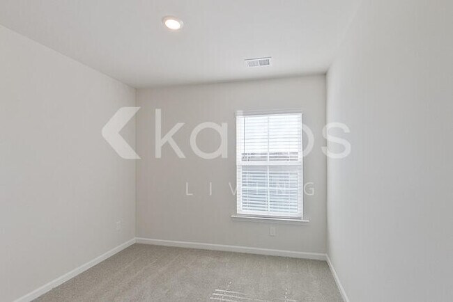 Building Photo - 2461 Banyan Cir