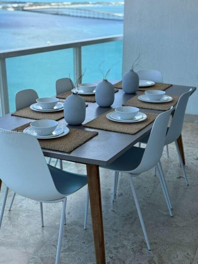 Building Photo - 2101 Brickell Ave