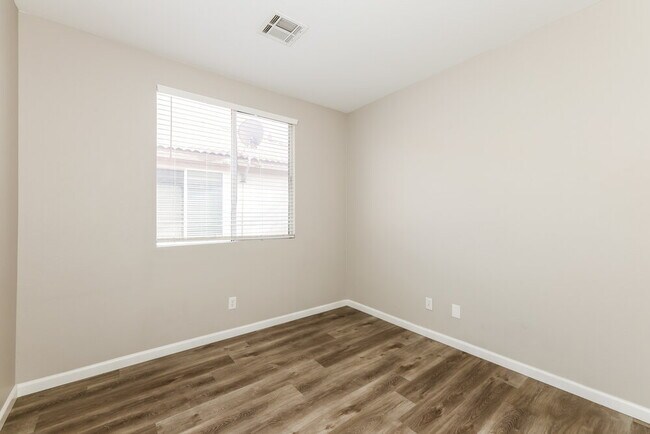 Building Photo - 9782 Vista Crest Ave