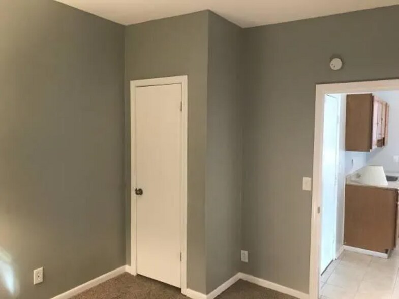 Bedroom 1 door and closet - 652 Clarissa St