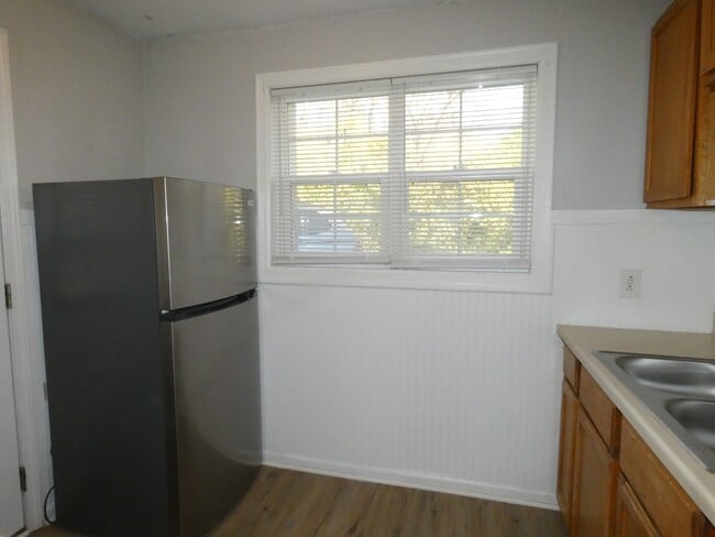 Building Photo - 220 Corbin St