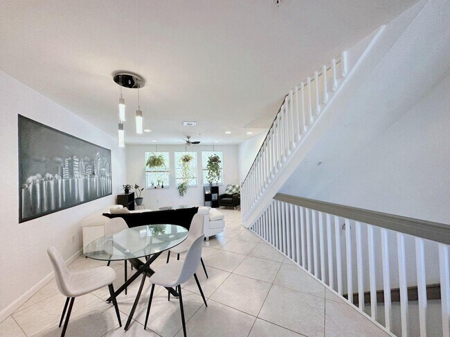 Building Photo - 750 Millbrae Ct