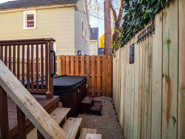 Building Photo - 6110 Ellen Ave