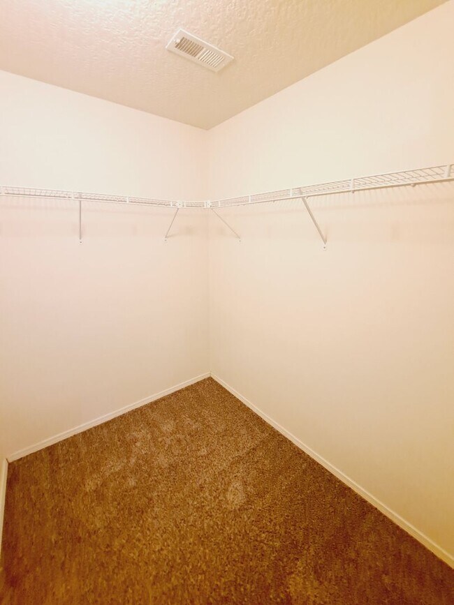 Building Photo - 3 bed 2 bath home in Huning Ranch!
