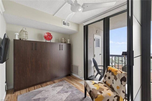 Building Photo - 3288 Page Ave