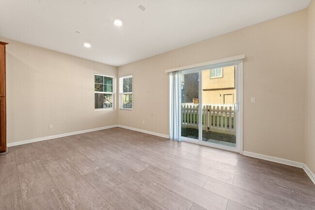 Building Photo - 461 Ashwick Loop