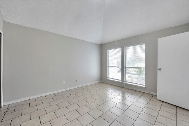 Building Photo - 6110 W Mt Houston Rd