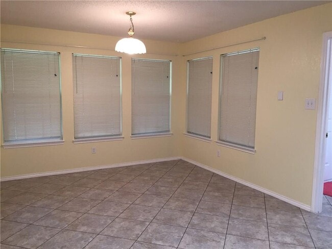 Building Photo - 109 Simpson Ave