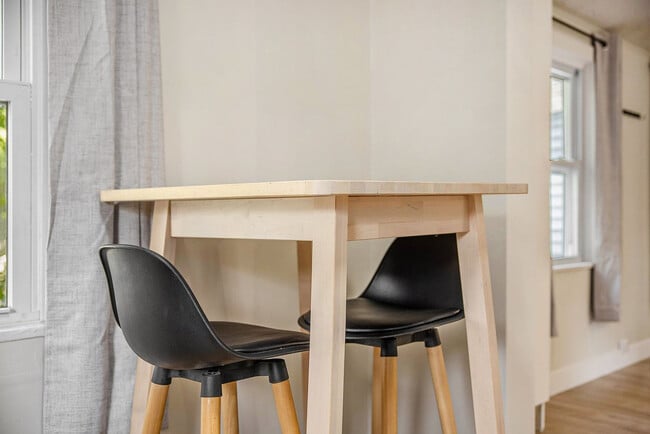 Building Photo - 37 Gold Ave NW