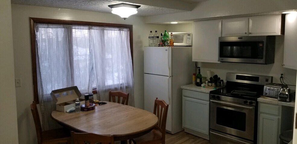 Building Photo - 107 5th Ave