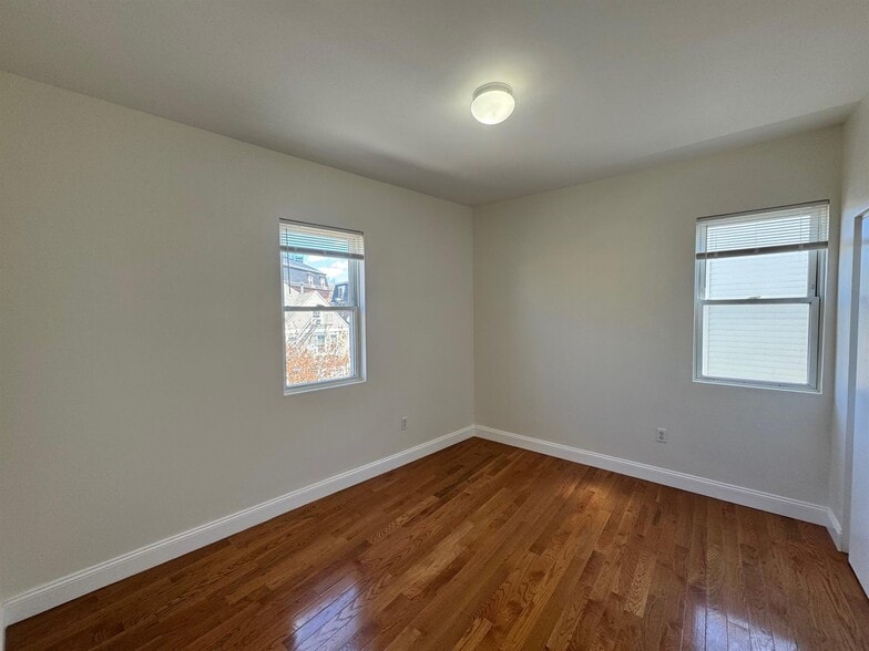 Building Photo - 356 Somerville Ave