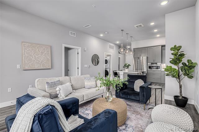 Building Photo - 6618 E Lowry Blvd