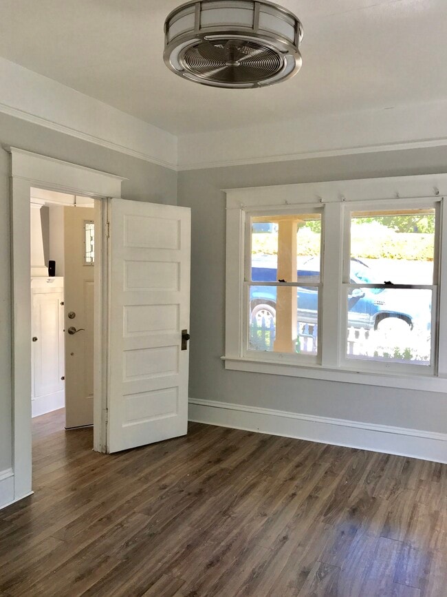 Building Photo - 456 Linden Ave