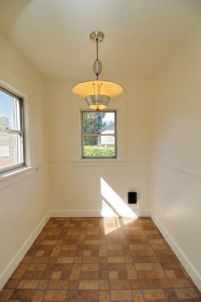 Building Photo - 3705 NE 66th Ave