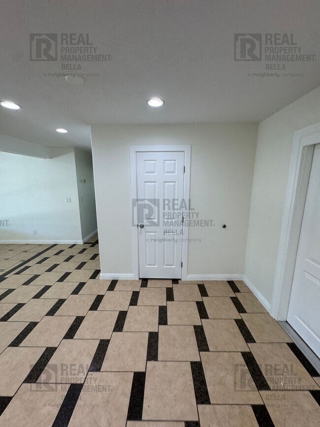 Building Photo - 7BR Single-Story Retreat on 2.7+ Acres – Spacious, Sun-Filled Living in Prime Temecula