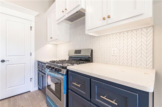 Building Photo - Beautiful 4 Bedroom 2 Bathroom Home in Deer Creek Schools with a Storm Shelter and Outdoor Fireplace