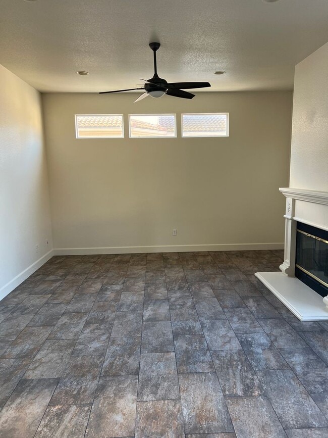 Building Photo - West Davis Four Bedroom Two Story Home ava...