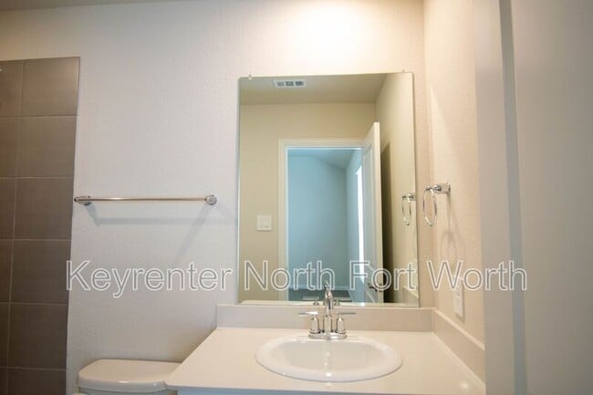 Building Photo - 2106 Dunbar Dr