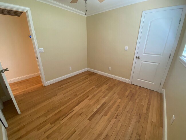 Building Photo - Beautiful Home for rent in Tulare, Ca