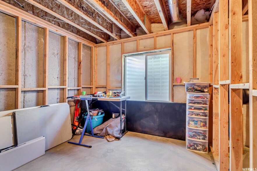 Building Photo - 7209 N Brook Rdg