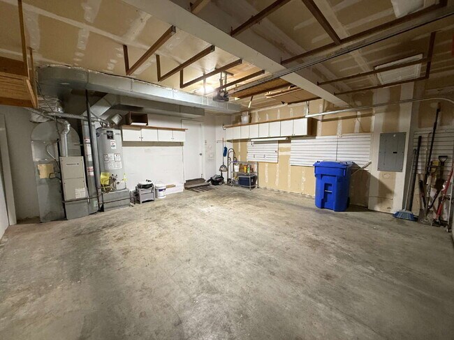 Building Photo - AMAZING Home in Quiet Community Available ...