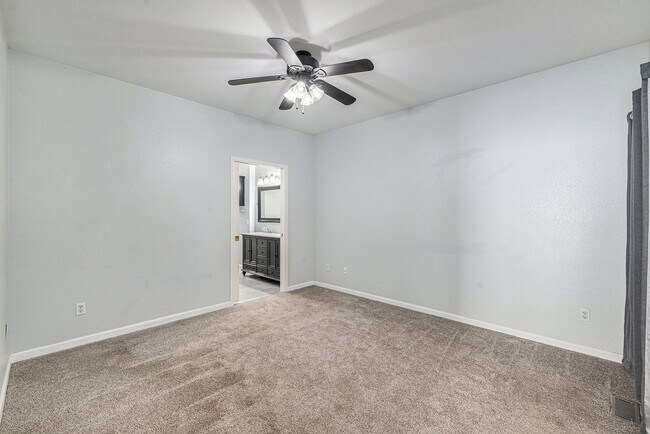Building Photo - Spacious 2 bedroom home in the heart of Pa...