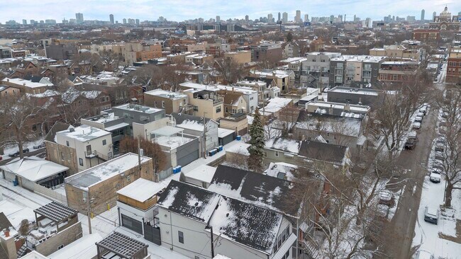 Building Photo - 2046 W Moffat St