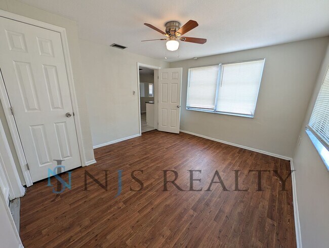 Building Photo - 3 bed,2 bath ~ With garage, workshop & shed!! NEW floors, NEW paint! Updated bathroom & kitchen w...