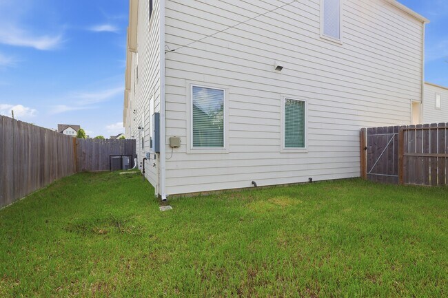 Building Photo - 5264 Texas St