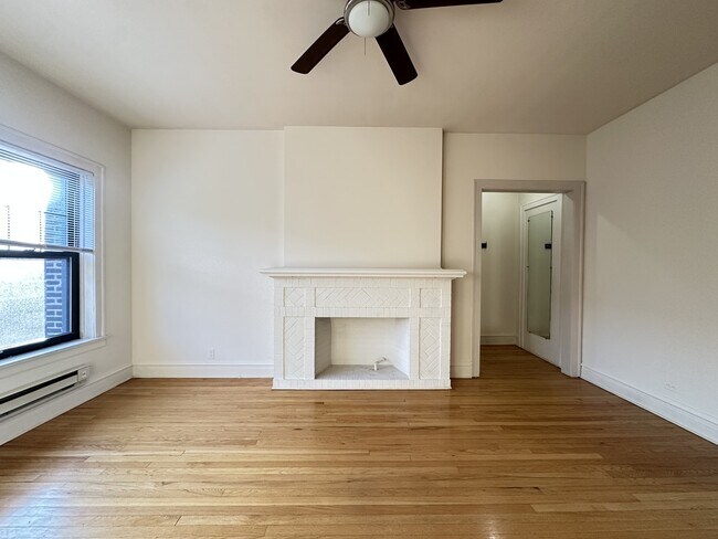 Building Photo - 1321 Oak Ave