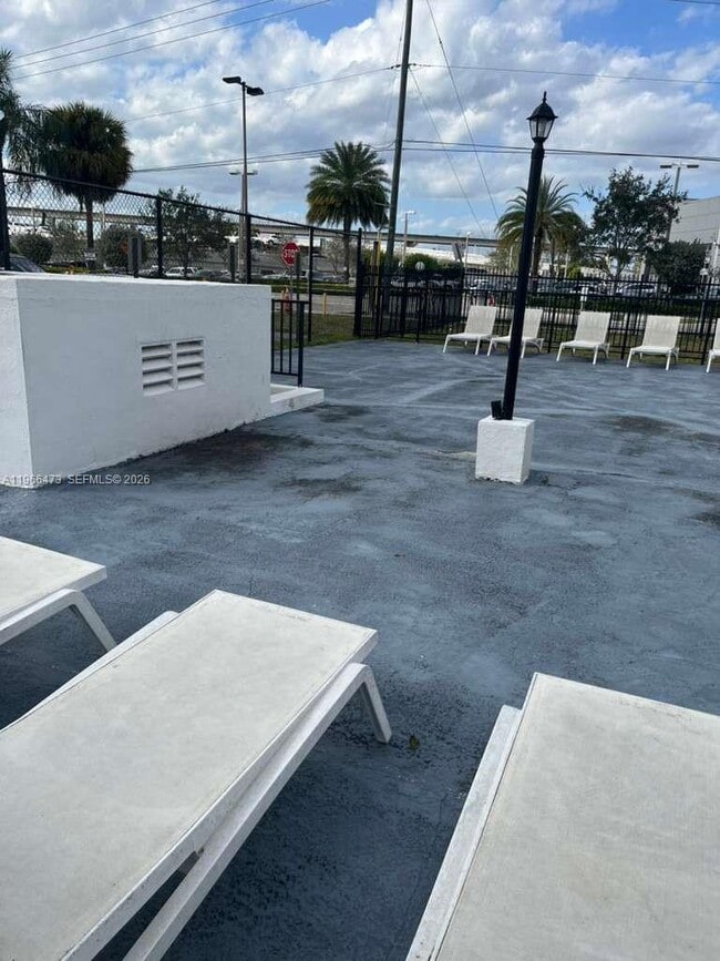 Building Photo - 16450 NW 2nd Ave