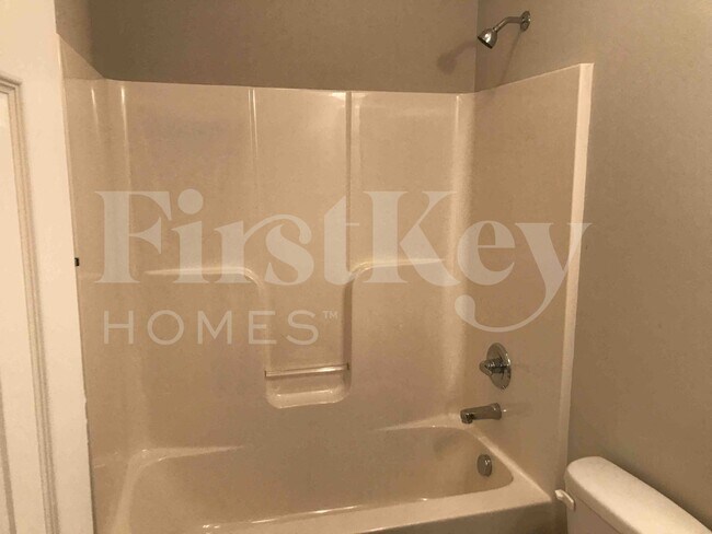 Building Photo - 2215 Charles Towne Ct