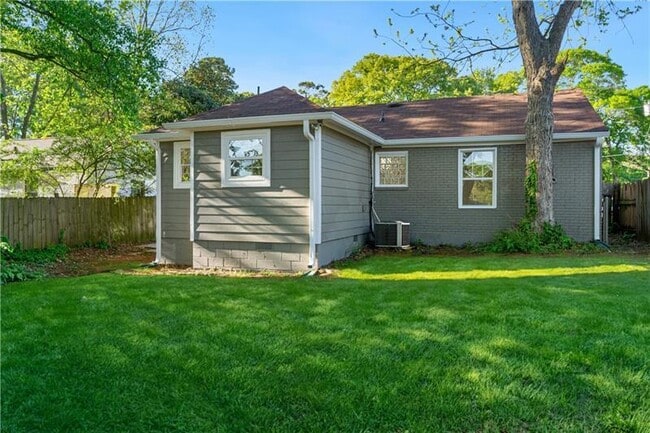 Building Photo - 1258 Lyle Ave