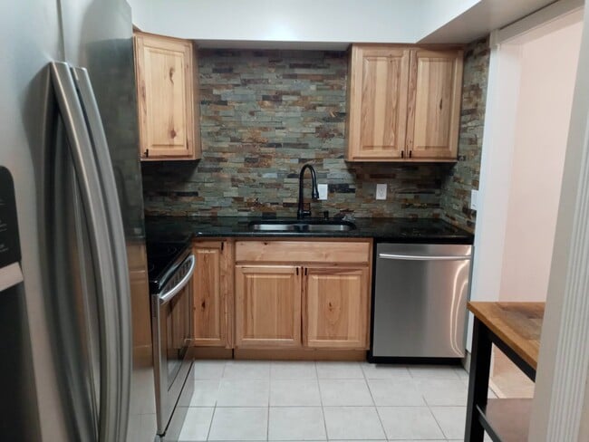 Building Photo - 536 Orange Dr