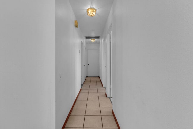 Building Photo - 53780 Avenida Diaz
