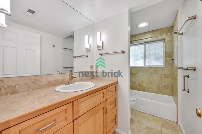 Building Photo - Beautiful 6-Bedroom Home on a Quiet Cul-de...