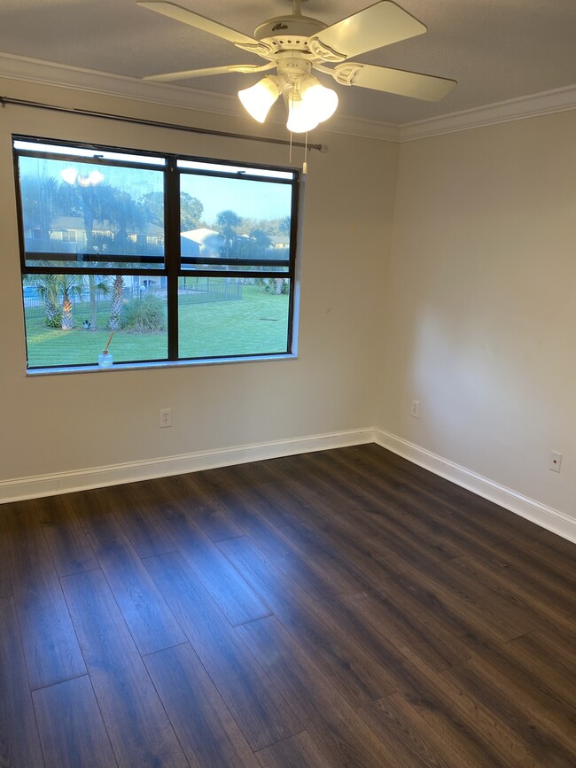 Building Photo - 700 W Pope Rd