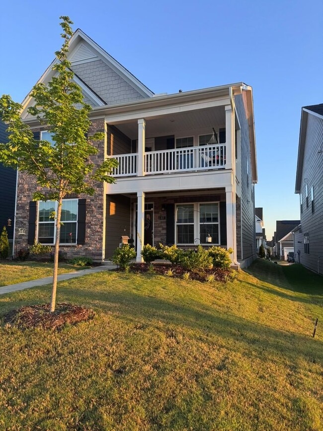 Building Photo - Spacious 4BR Single Family House with swim...