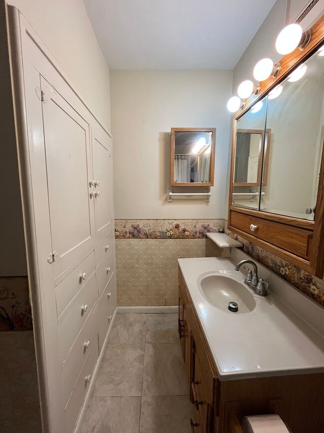 Building Photo - Nice 3 Bedroom Home Available in New Paris