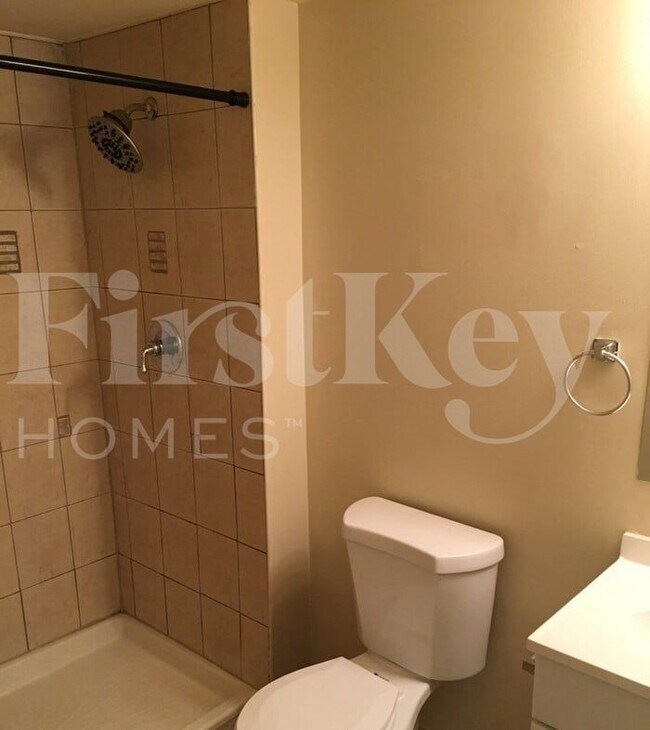 Building Photo - 17225 Coventry Ln