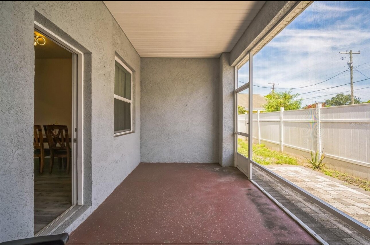 Building Photo - 10517 Camelia Dr