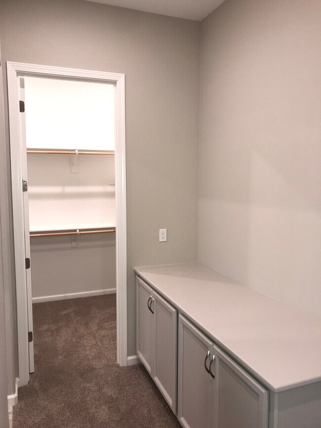 Building Photo - Stunning Like-New Rocklin One Story Home