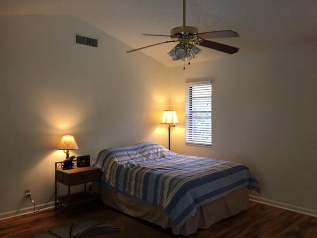 Building Photo - 745 Juniper Pl