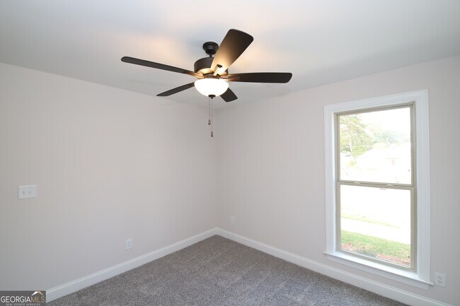 Building Photo - 512 Springdale Dr