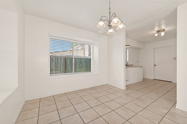 Building Photo - 2803 Fir Crest Ct